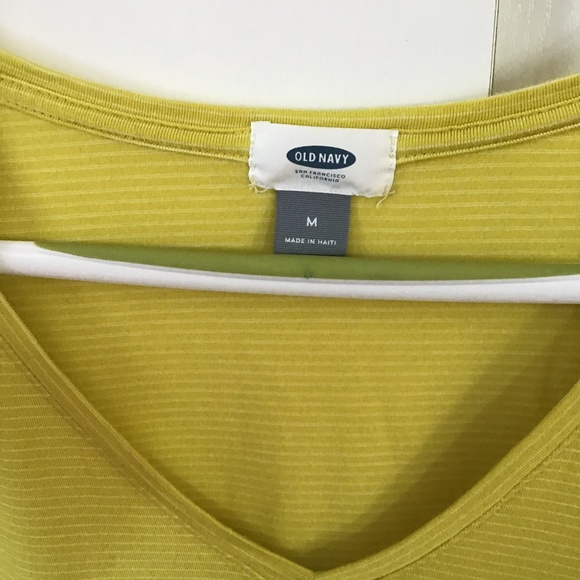 Old navy top - Picture 3 of 3